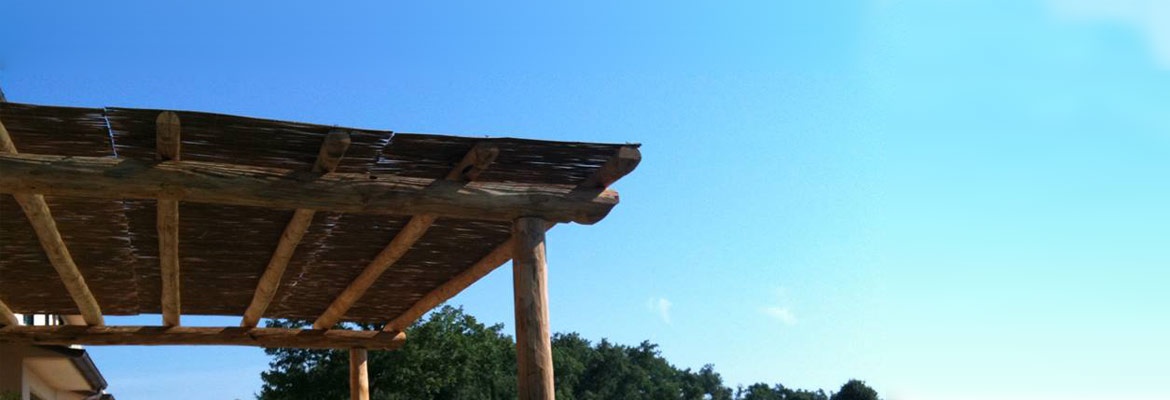 Pergole in legno di castagno per esterni, pergolati e porticati su misura