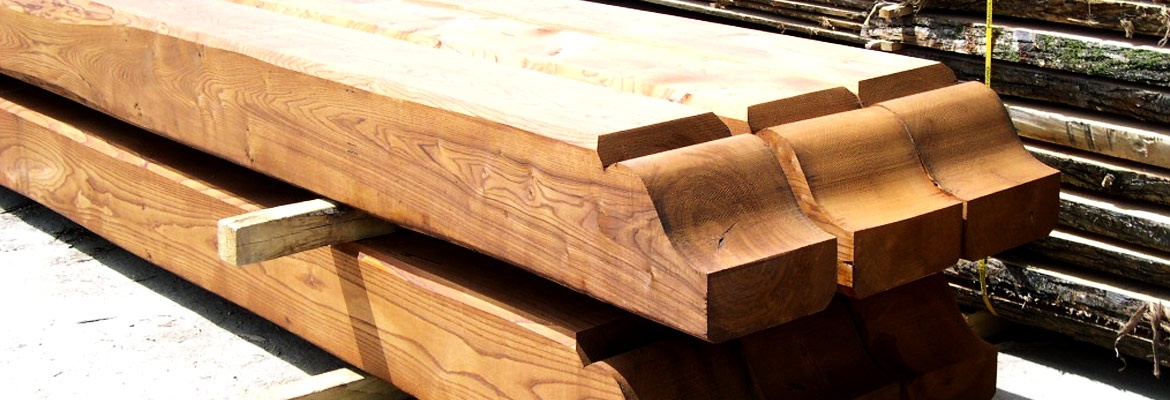 Lavorazione e finitura delle travi di castagno - Piangoli Legno