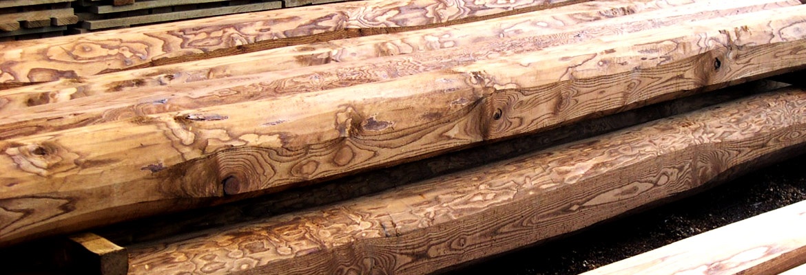 Vendita e lavorazione di travi poco lavorate. Travature ideali per ambienti in stile rustico - Piangoli Legno
